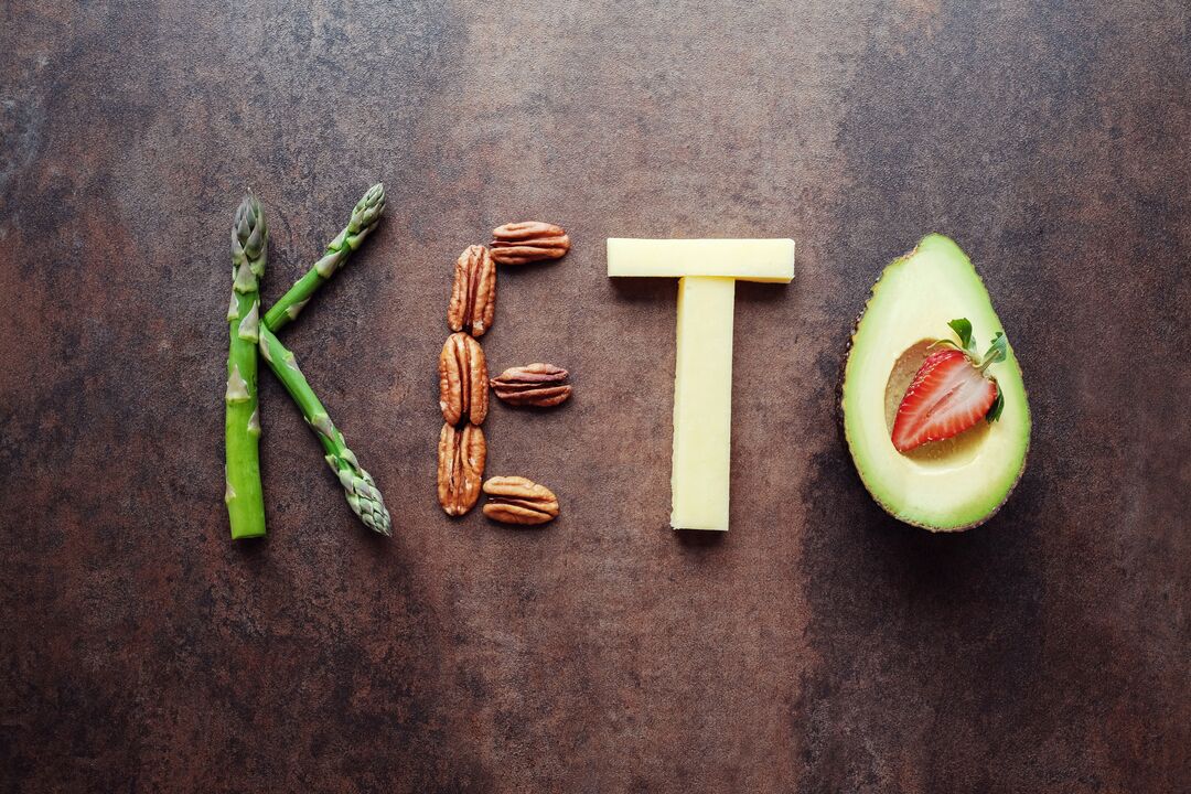 Diet keto adalah peningkatan lemak dan protein dengan latar belakang pengurangan mendadak dalam karbohidrat. 