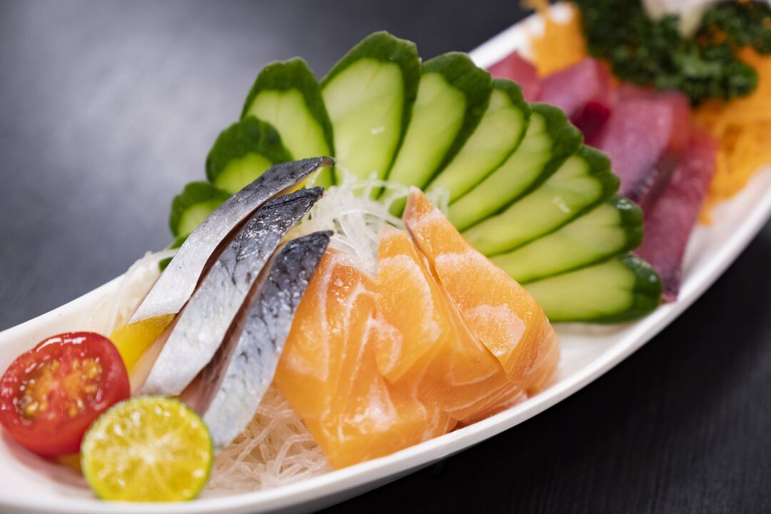 Ikan dan Sayuran Merupakan Bahagian Sihat Diet Keto Rendah Karbohidrat
