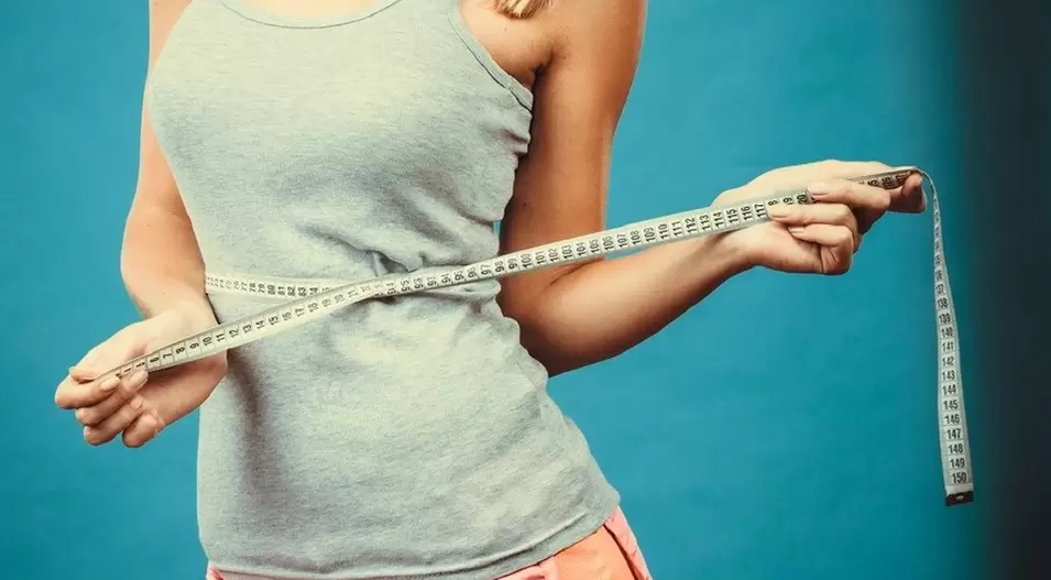 Gadis langsing membetulkan keputusan penurunan berat badan dalam seminggu